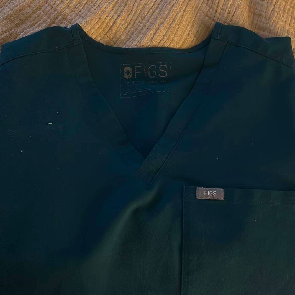 Figs scrub top